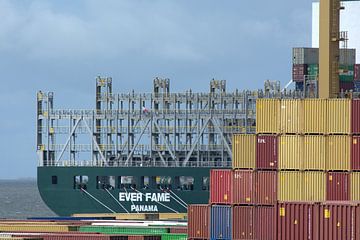 Containerschepen in de haven. van scheepskijkerhavenfotografie