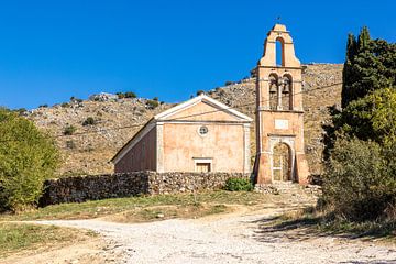 Kirche in den Hügeln von Easycopters