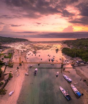 Sonnenuntergang an der Yellow Bridge auf Bali von Ewold Kooistra