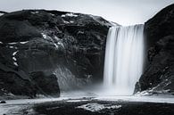 Der Skógafoss in Schwarz und Weiß von Henk Meijer Photography Miniaturansicht