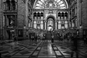 Station Antwerpen-Centraal in Belgie van Jolanda Aalbers