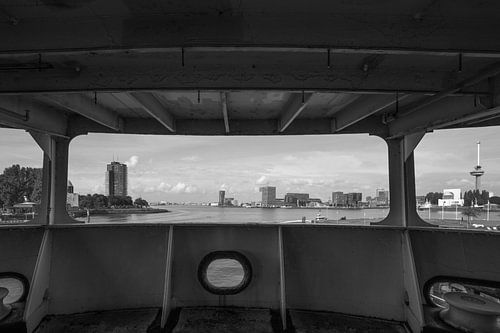 Een doorkijkje vanaf het SS Rotterdam in Rotterdam Katendrecht