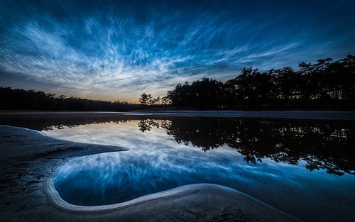 Nuages lumineux de nuit à Sleen sur Robin Giesen