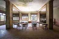 Verlassenes Klassenzimmer. von Roman Robroek – Fotos verlassener Gebäude Miniaturansicht