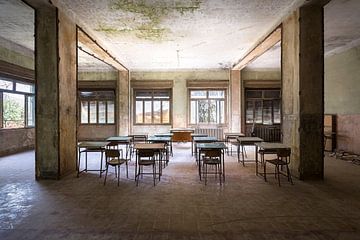 Salle de classe abandonnée. sur Roman Robroek - Photos de bâtiments abandonnés