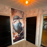 Klantfoto: Ijsvogel tussen kleurrijke bloemen van But First Framing, als naadloos behang