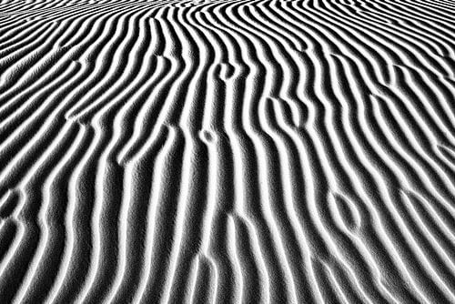 Licht en schaduw van zand in de woestijn | Sahara