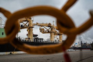 Gelber Ring - Hafen IJmuiden von Mark de Groot