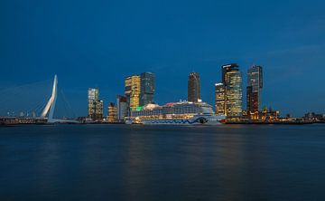 Het cruiseschip AIDA Prima in Rotterdam