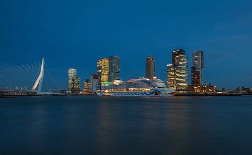 Het cruiseschip AIDA Prima in Rotterdam