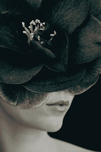 Portret vrouw: Camelia-Hat