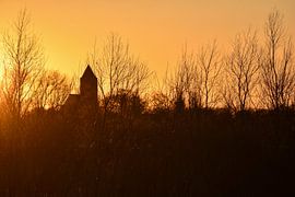 Zonsondergang, kerktoren Zalk langs de IJssel van Carmen Nijenhuis