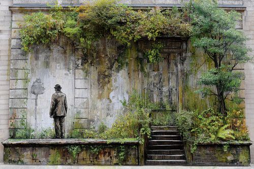 Urban Poetry graffiti – man bij verweerde muur