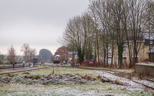 Treinstation Simpelveld met een dun laagje sneeuw