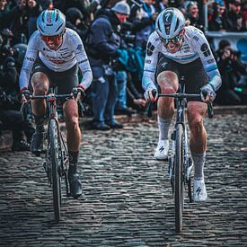 Demi Vollering und Katarzyna Niewiadoma von FreddyFinn