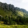 Die Flanken des Monte Pancugolo in den Dolomiten bei Madonna di Campiglio (II). von André Blom Fotografie Utrecht