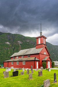 Kirche und Friedhof in Fjærland in Norwegen.