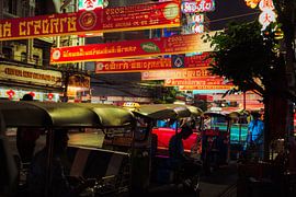 Tuk-tuk avontuur in Bangkok bij nacht - leven en kleuren in Chinatown