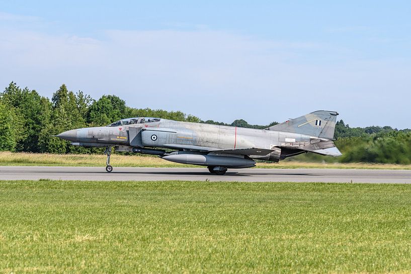 Take-off Griekse McDonnell Douglas F-4E Phantom II. van Jaap van den Berg