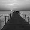 Schwarzweißfotografie Langer Bootssteg bei Sonnenaufgang am Roten Meer in Ägypten von Animaflora PicsStock