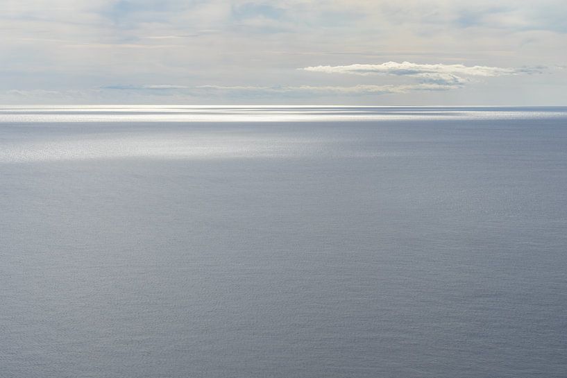 Mer Méditerranée calme et gris argenté par Adriana Mueller