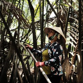 Vietnamese vrouw op de Mekong rivier van Sander van Kal