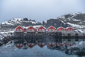 Rorbuer in winterlicher Stille – Mortsund