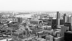 De skyline van Rotterdam met diverse hotspots in zwart/wit van MS Fotografie | Marc van der Stelt