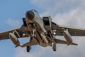 Panavia Tornado der italienischen Luftwaffe (Aeronautica Militaire) bei der Landung fotografiert.