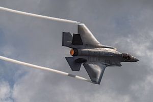 Impressionnant ! !! Un passage à grande vitesse du Lockheed Martin-F-35 Lightning II pendant le spec