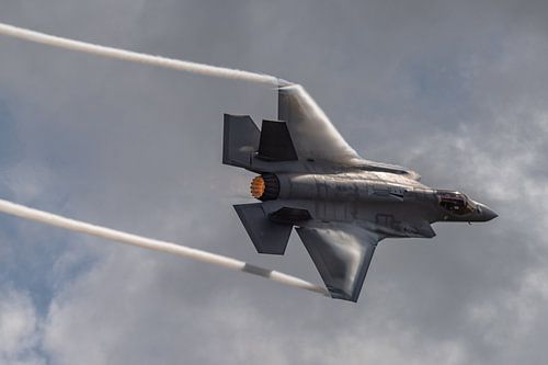High speed pass Lockheed Martin-F-35 LightningII.