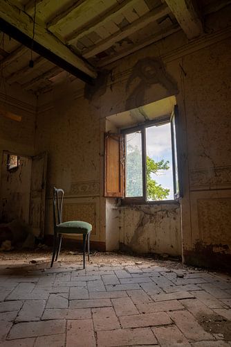 Just here waiting (urbex)