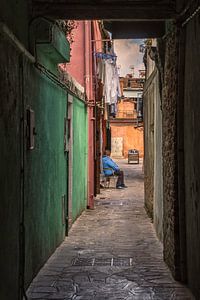 Ein Korridor in Burano, Venedig
