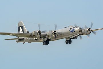 Take-off Boeing B-29 Superfortress Fifi.