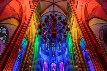 Éclairage arc-en-ciel dans l'église Dom d'Utrecht