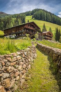 Hohlweg Gasse oberhalb von Innervillgraten im Villgratental