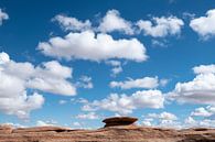 Wolken boven rotsformatie van John Faber thumbnail