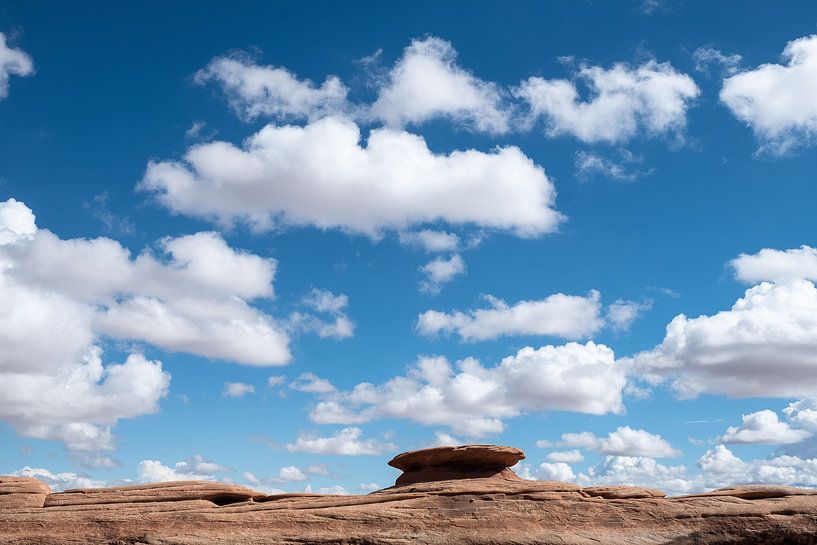 Wolken boven rotsformatie van John Faber