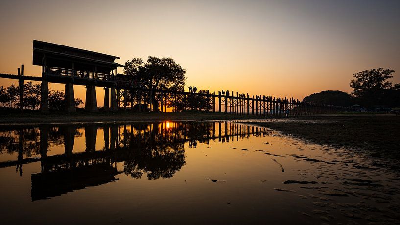 De U Bein Brug in Myanmar van Roland Brack
