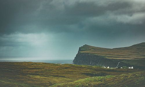 Neist Point - klif in idyllisch Schotland bij de Highlands op het eiland Skye.