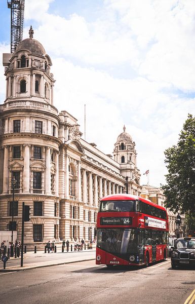 London by Hello Pompoyo