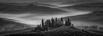 Monochrome Tuscany in 6x17 format, Podere Belvedere
