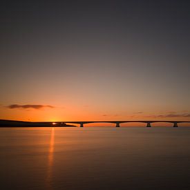 Zeeland-Brücke bei Sonnenuntergang von Jan Jongejan