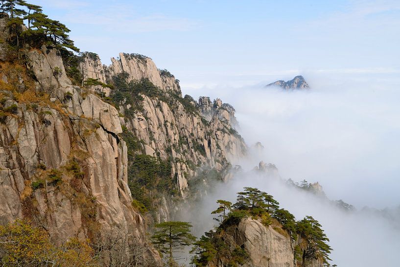 Gele Berg - Huang Shan, China  van Peter Apers