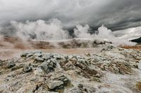 Isländische Landschaft ❘ Rauch des Geysirs ❘ dramatische Atmosphäre ❘ fotografische Arbeit