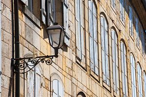 Französischer Giebel mit Fensterläden