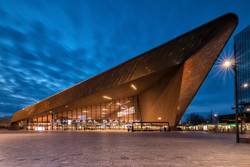 Centraal station Rotterdam van Ilya Korzelius