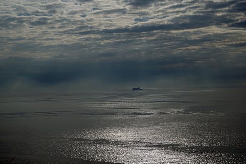 Zonlicht op zee in Noord-Ierland