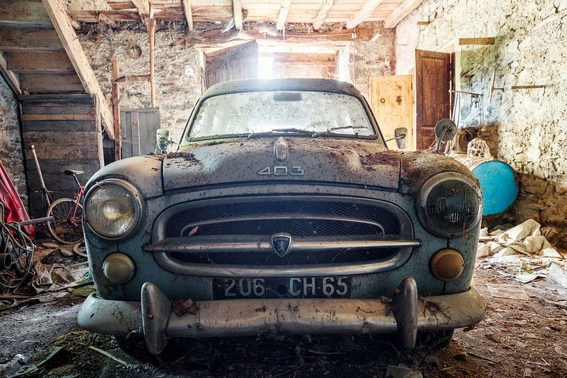 Lieux abandonnés - Oltimer dans un garage par Times of Impermanence