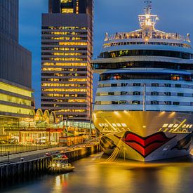 Cruiseschip Aida Mar aan de Cruise Port Rotterdam van MS Fotografie | Marc van der Stelt